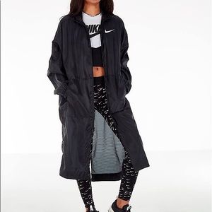 Nike Women’s Big Check Windbreaker - like new!